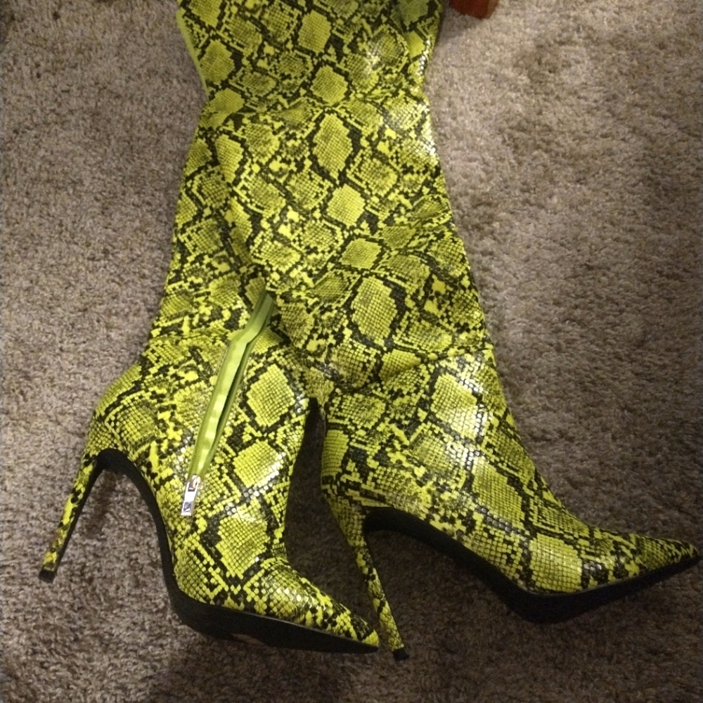 Thigh high stiletto size 8.5 boots